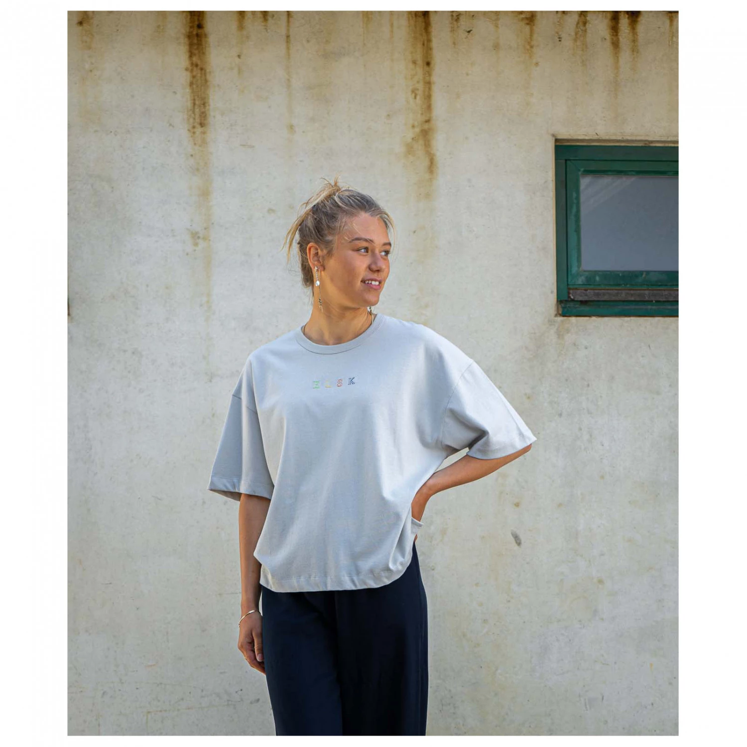 ELSK - Women's Pure Stroke EMB Thilda Tung Tee - T-shirt 2 ELSK - Women's Pure Stroke EMB Thilda Tung Tee - T-shirt – Image 2